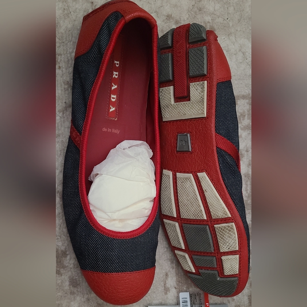 Prada Women's Black and Red Flats - Picture 12 of 14